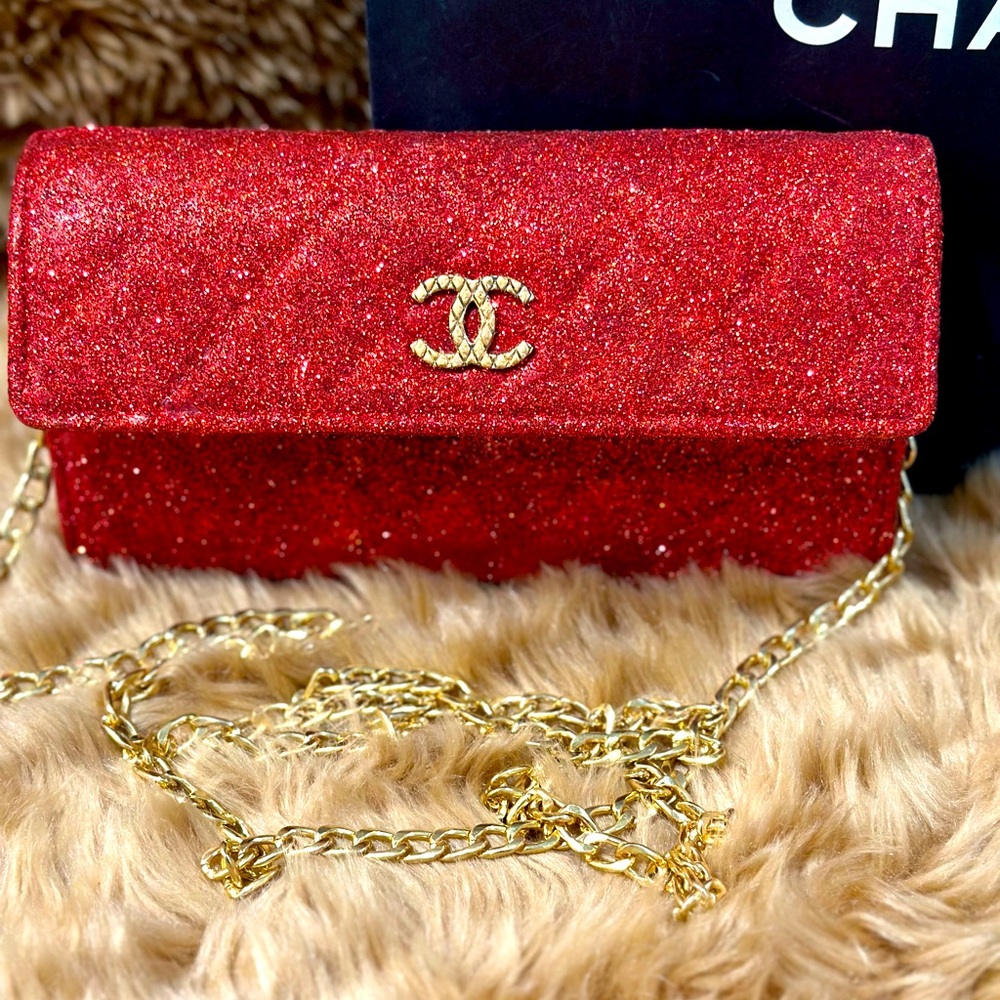 ❤️COCO CHANEL RED GLITZ  CLUTCH 💯